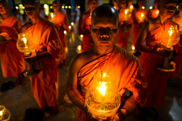 Buddhistiska högtider – läromedel i religion åk 4–6